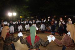ΠΑΡΑΔΟΣΙΑΚΟΙ ΧΟΡΟΙ ΣΤΗΝ ΠΛΑΤΕΙΑ ΤΗΣ ΚΥΨΕΛΗΣ