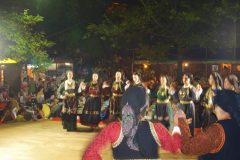 ΠΑΡΑΔΟΣΙΑΚΟΙ ΧΟΡΟΙ ΣΤΗΝ ΠΛΑΤΕΙΑ ΤΗΣ ΚΥΨΕΛΗΣ