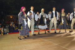 ΠΑΡΑΔΟΣΙΑΚΟΙ ΧΟΡΟΙ ΣΤΗΝ ΠΛΑΤΕΙΑ ΤΗΣ ΚΥΨΕΛΗΣ
