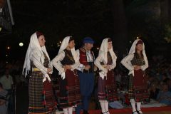 ΠΑΡΑΔΟΣΙΑΚΟΙ ΧΟΡΟΙ ΣΤΗΝ ΠΛΑΤΕΙΑ ΤΗΣ ΚΥΨΕΛΗΣ