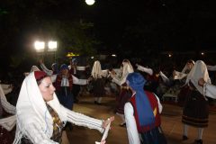 ΠΑΡΑΔΟΣΙΑΚΟΙ ΧΟΡΟΙ ΣΤΗΝ ΠΛΑΤΕΙΑ ΤΗΣ ΚΥΨΕΛΗΣ